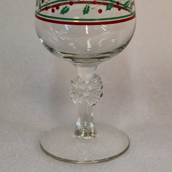 Vintage Holly Berry Goblets – Set of 5 | Christmas Glassware - Picture 6 of 11